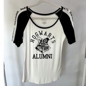 Harry Potter Hogwarts Alumni Raglan Tee – Black & White –‎ Women’s Small